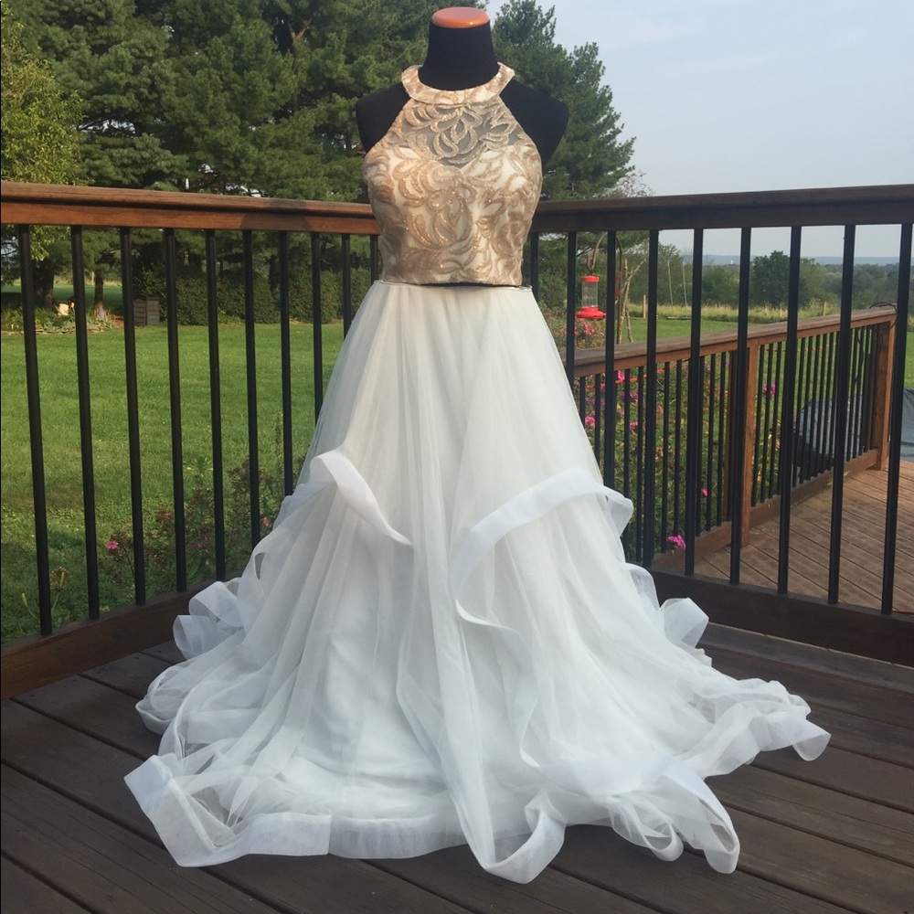 Juniors Say Yes to the Prom Gown